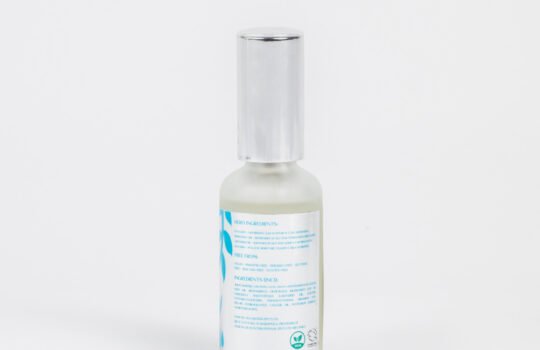 Back label of Müllwood Hydrating Hair Mist showing vegan, sulfate-free ingredients