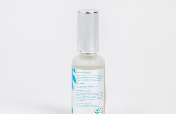 Back label of Müllwood Hydrating Hair Mist showing vegan, sulfate-free ingredients